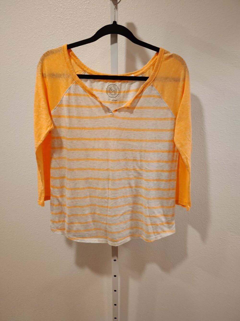 SO Junior's 3/4 Sleeve Top Size XL Stripes Neon Orange Gray Henley Neck Y2K - Picture 1 of 10